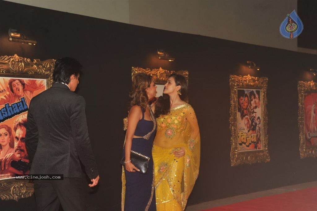 Bolly Celebs at JAB TAK HAI JAAN Premiere - 65 / 190 photos