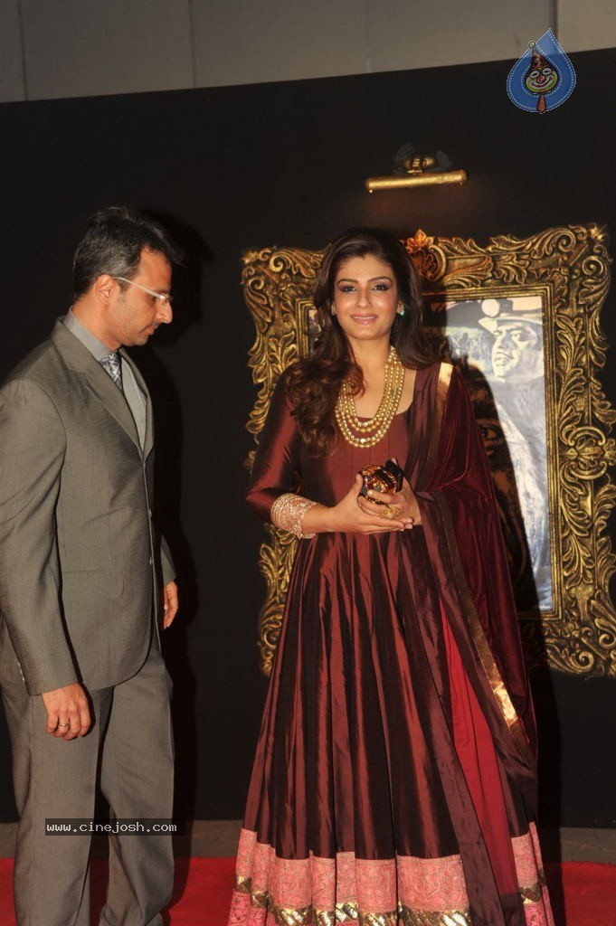 Bolly Celebs at JAB TAK HAI JAAN Premiere - 92 / 190 photos