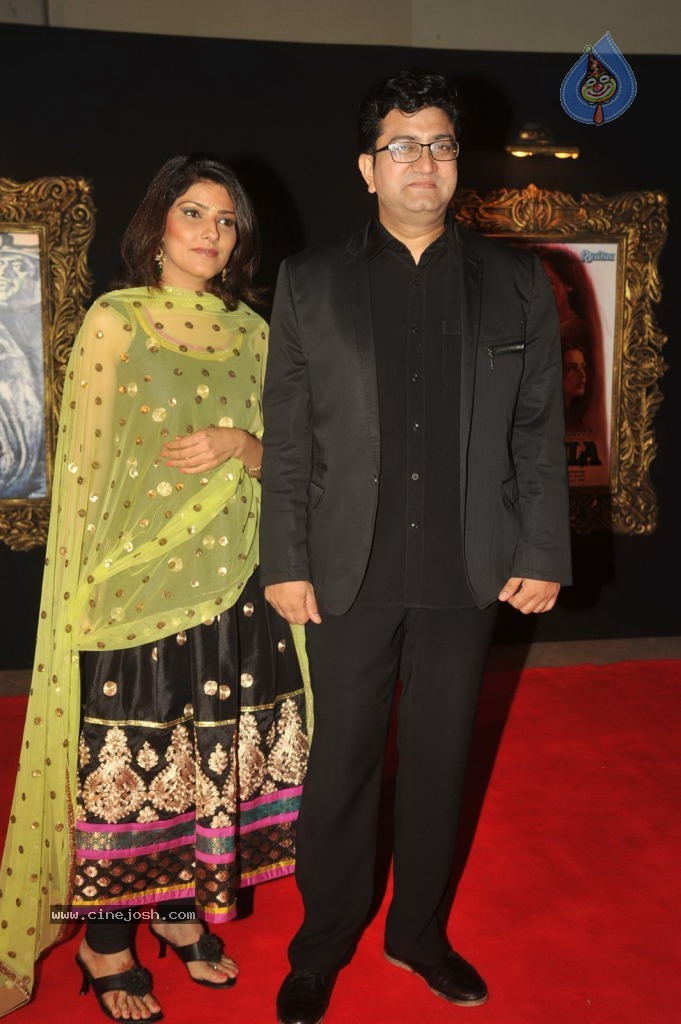 Bolly Celebs at JAB TAK HAI JAAN Premiere - 95 / 190 photos