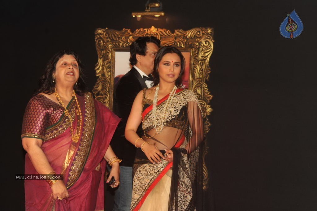 Bolly Celebs at JAB TAK HAI JAAN Premiere - 109 / 190 photos