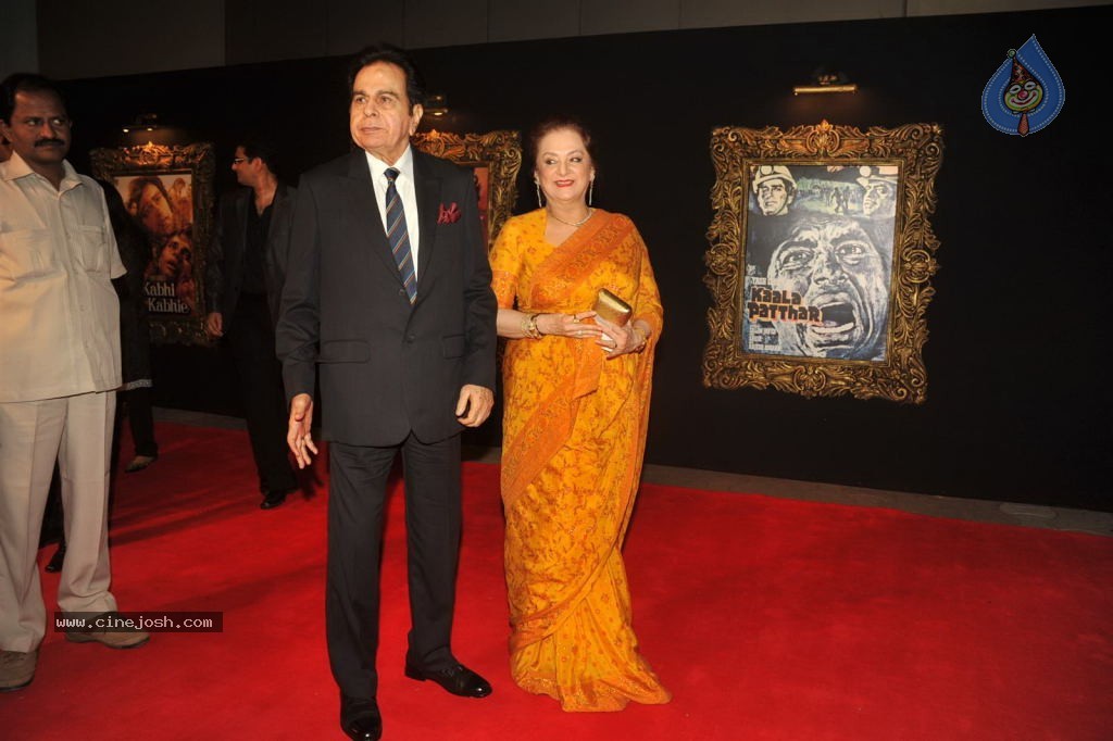 Bolly Celebs at JAB TAK HAI JAAN Premiere - 131 / 190 photos