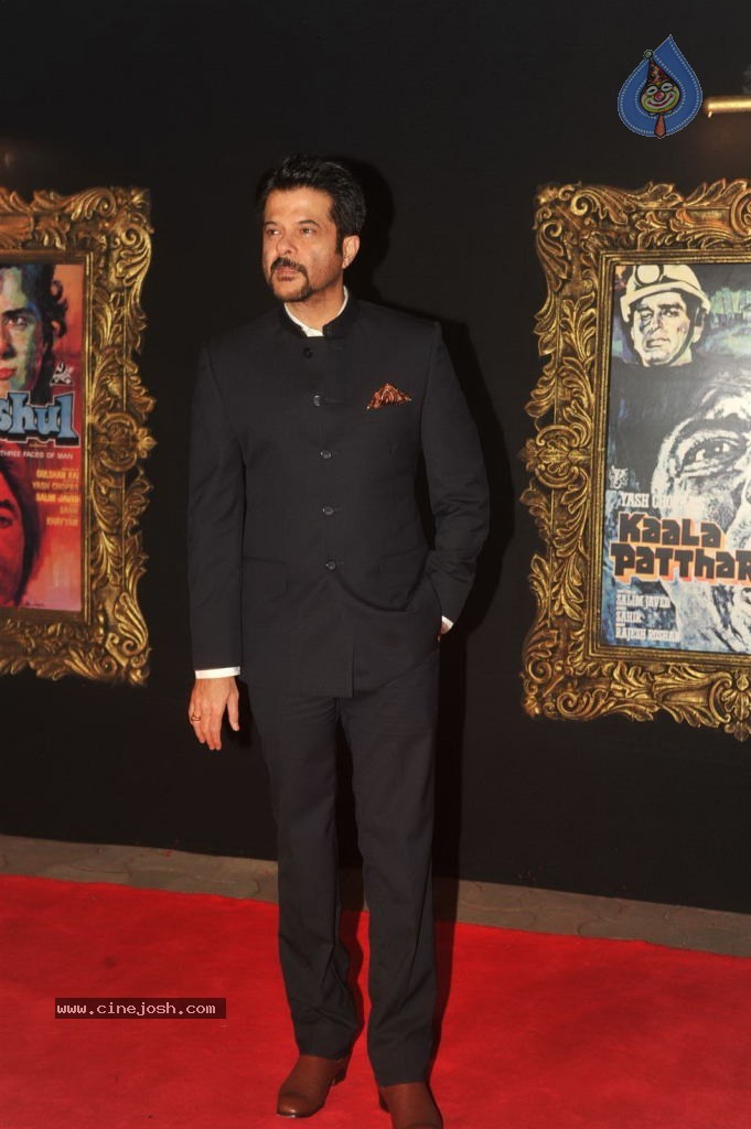 Bolly Celebs at JAB TAK HAI JAAN Premiere - 155 / 190 photos