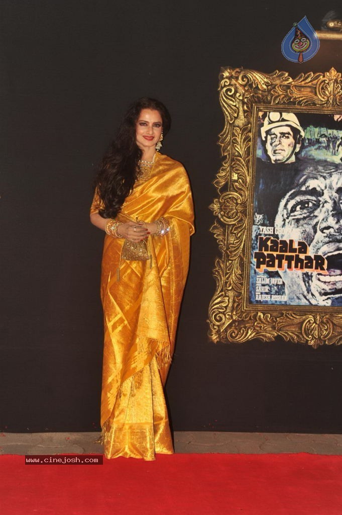 Bolly Celebs at JAB TAK HAI JAAN Premiere - 156 / 190 photos