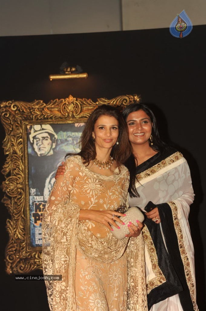 Bolly Celebs at JAB TAK HAI JAAN Premiere - 173 / 190 photos