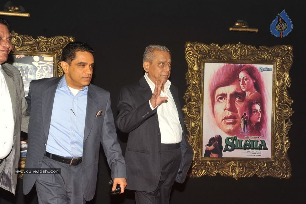 Bolly Celebs at JAB TAK HAI JAAN Premiere - 184 / 190 photos