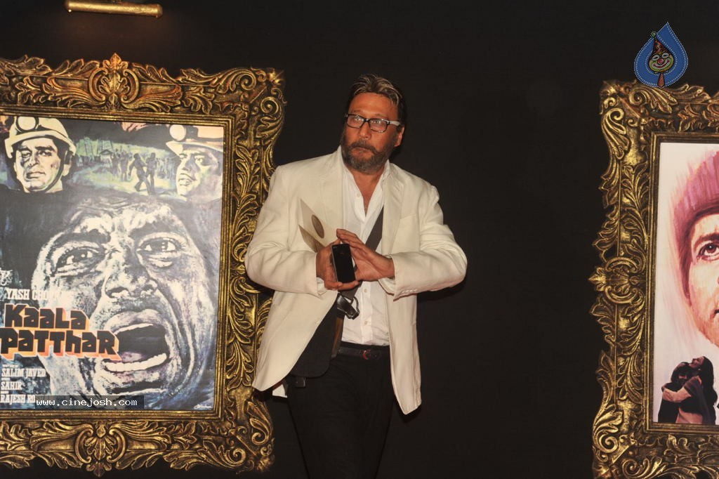 Bolly Celebs at JAB TAK HAI JAAN Premiere - 186 / 190 photos