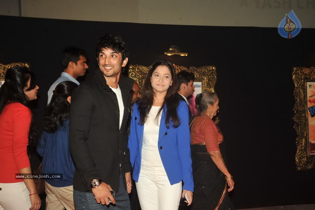 Bolly Celebs at JAB TAK HAI JAAN Premiere - 190 / 190 photos