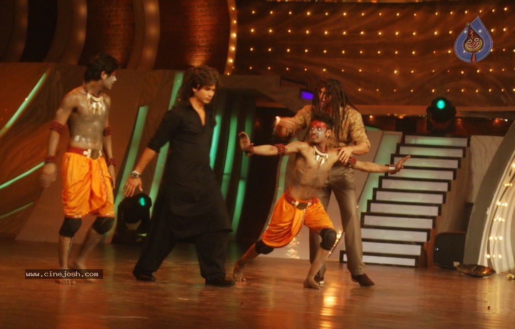 Bolly Celebs at Just Dance Sets - 10 / 27 photos