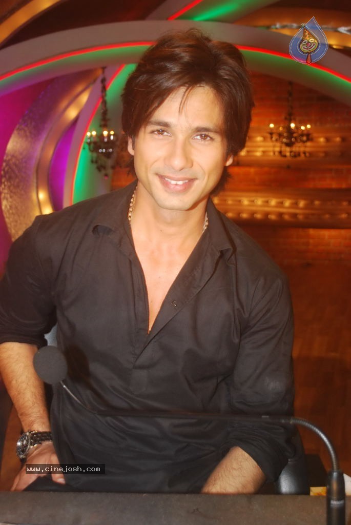 Bolly Celebs at Just Dance Sets - 12 / 27 photos