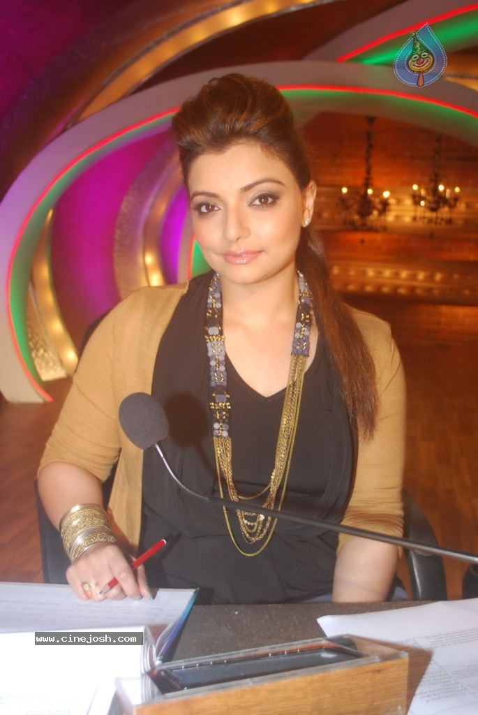 Bolly Celebs at Just Dance Sets - 19 / 27 photos