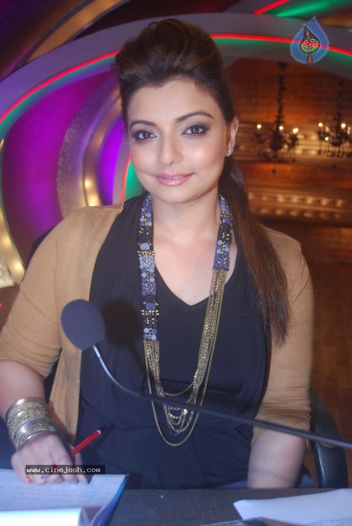 Bolly Celebs at Just Dance Sets - 26 / 27 photos