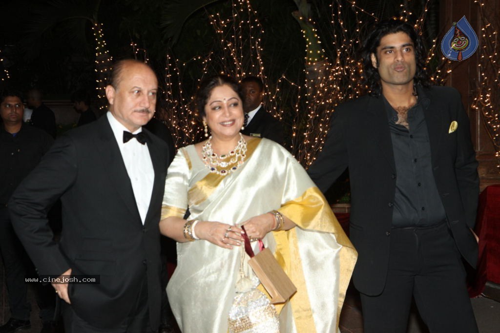 Bolly Celebs at Karan Johar Bday Party - 72 / 143 photos