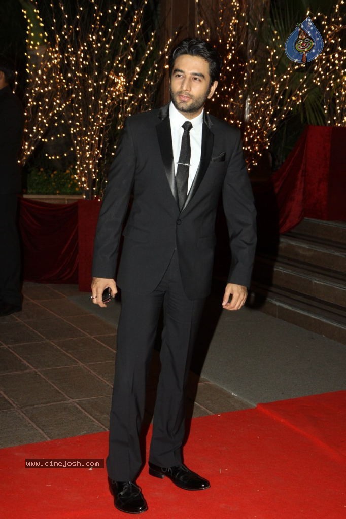 Bolly Celebs at Karan Johar Bday Party - 128 / 143 photos