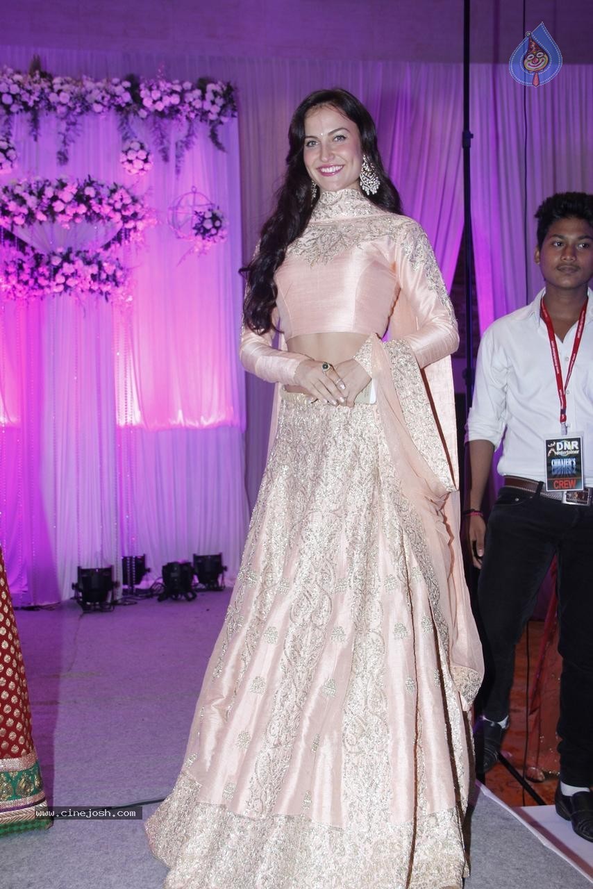 Bolly Celebs at Karishma Jain Wedding Reception - 17 / 46 photos