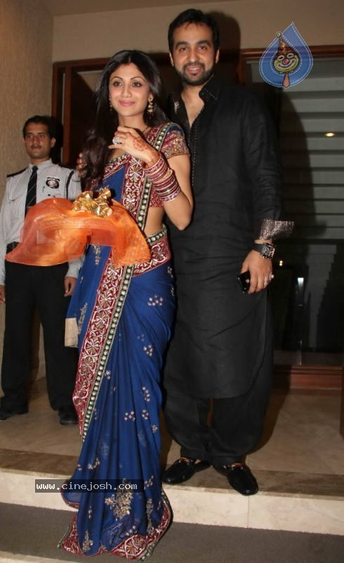 Bolly Celebs at Karva Chauth Party - 6 / 35 photos