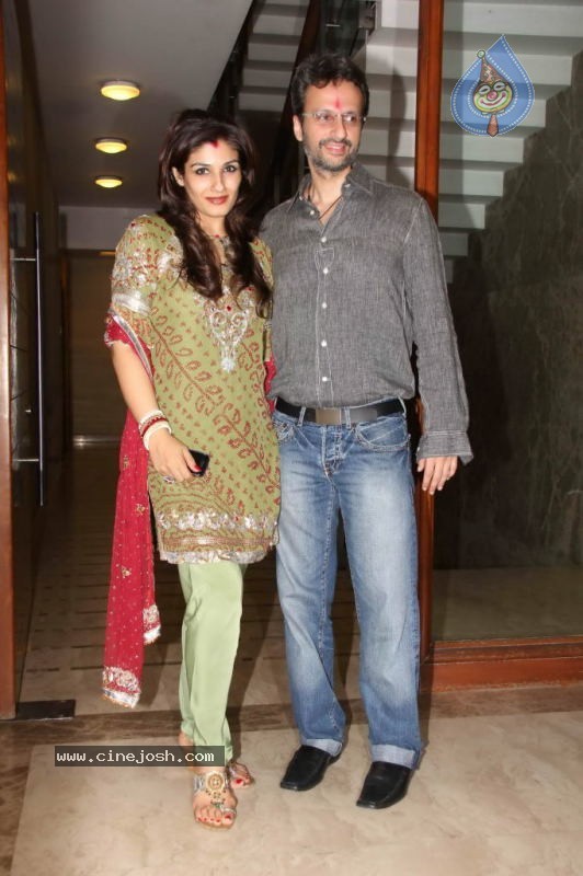 Bolly Celebs at Karva Chauth Party - 9 / 35 photos