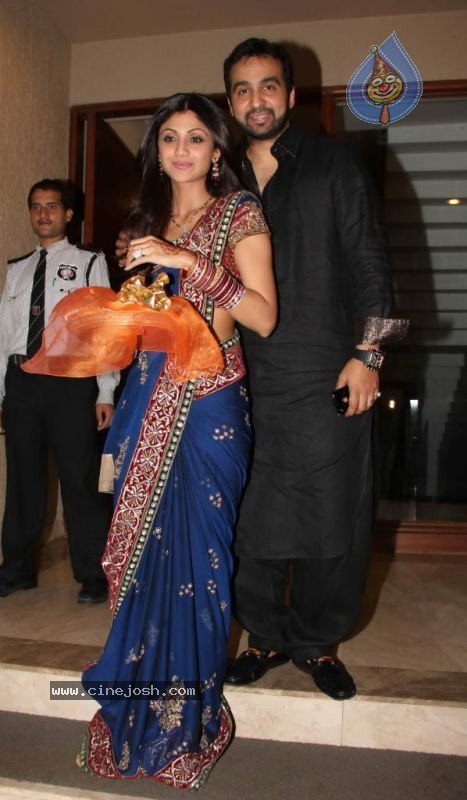 Bolly Celebs at Karva Chauth Party - 21 / 35 photos