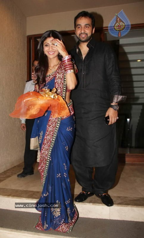 Bolly Celebs at Karva Chauth Party - 24 / 35 photos