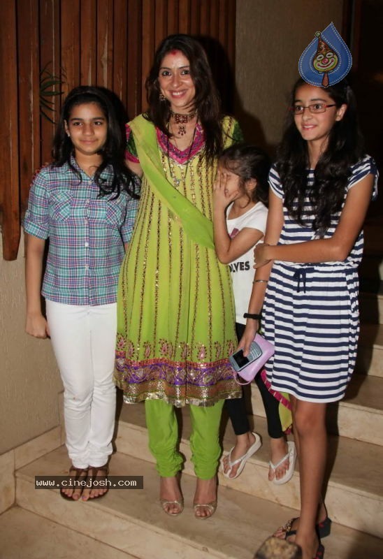 Bolly Celebs at Karva Chauth Party - 30 / 35 photos