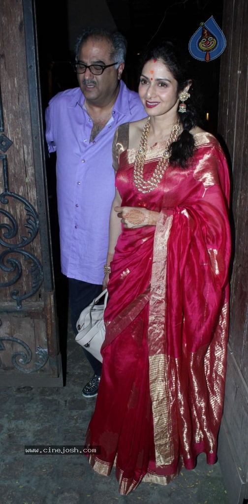 Bolly Celebs at Karva Chauth Party - 24 / 31 photos