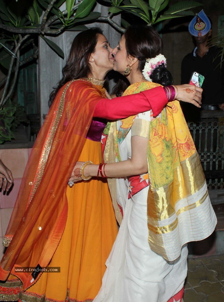 Bolly Celebs at Karva Chauth Party - 26 / 31 photos