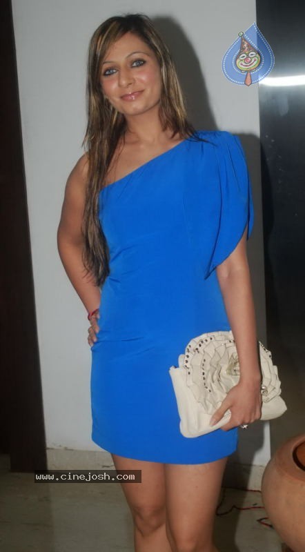 Bolly Celebs at Kashmakash Movie Special Show - 20 / 48 photos