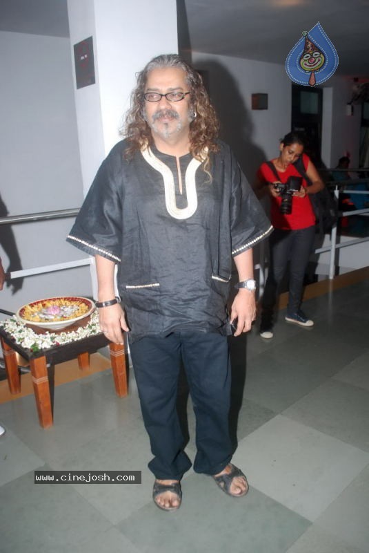 Bolly Celebs at Kashmakash Movie Special Show - 45 / 48 photos