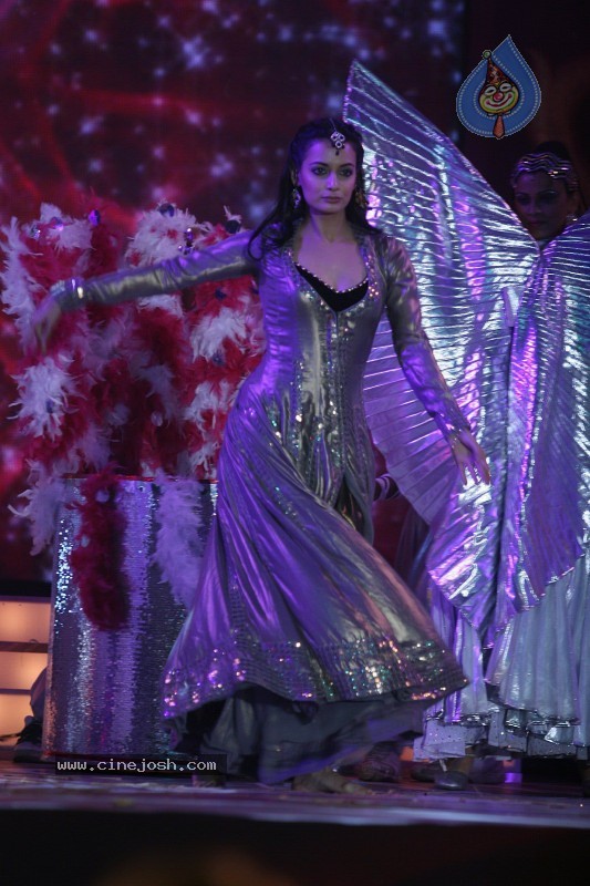 Bolly Celebs at Kelvinator GR8 Women Awards 2010 - 35 / 67 photos