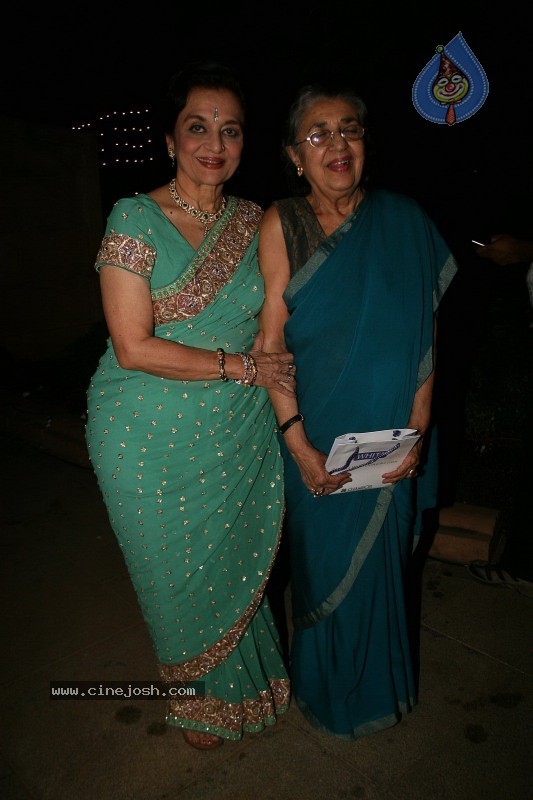 Bolly Celebs at Kelvinator GR8 Women Awards 2010 - 40 / 67 photos