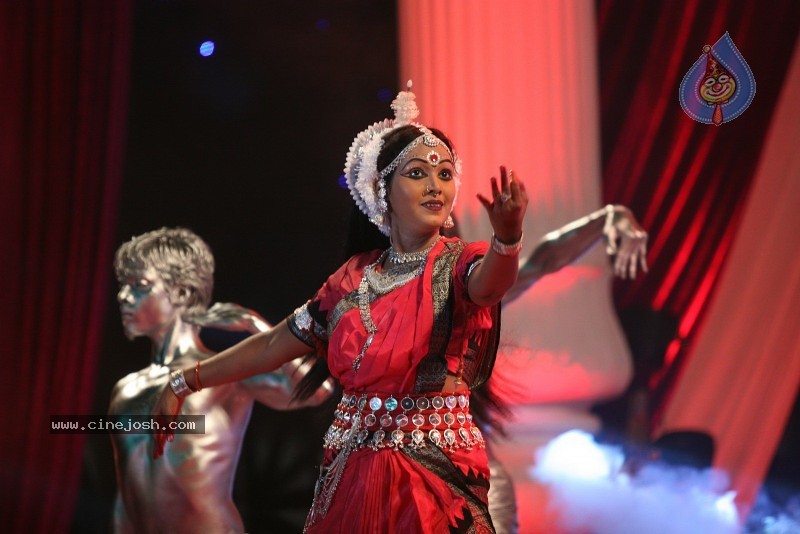 Bolly Celebs at Kelvinator GR8 Women Awards 2010 - 41 / 67 photos