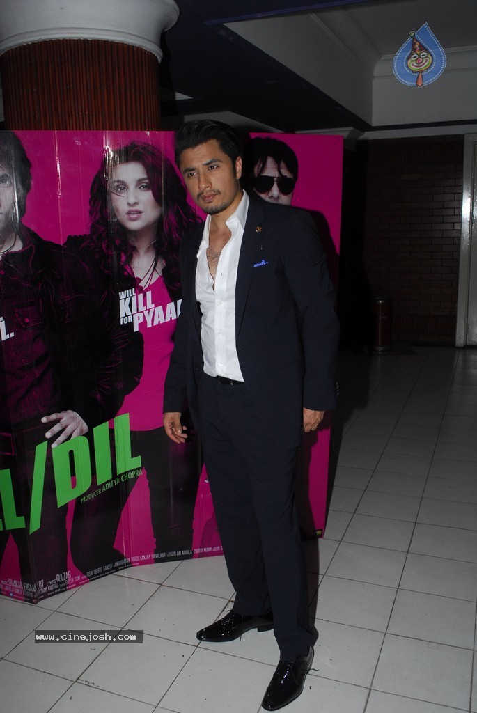 Bolly Celebs at Kill Dil Special Show - 19 / 34 photos