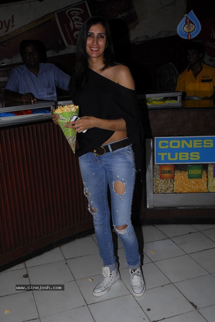 Bolly Celebs at Kill Dil Special Show - 20 / 34 photos