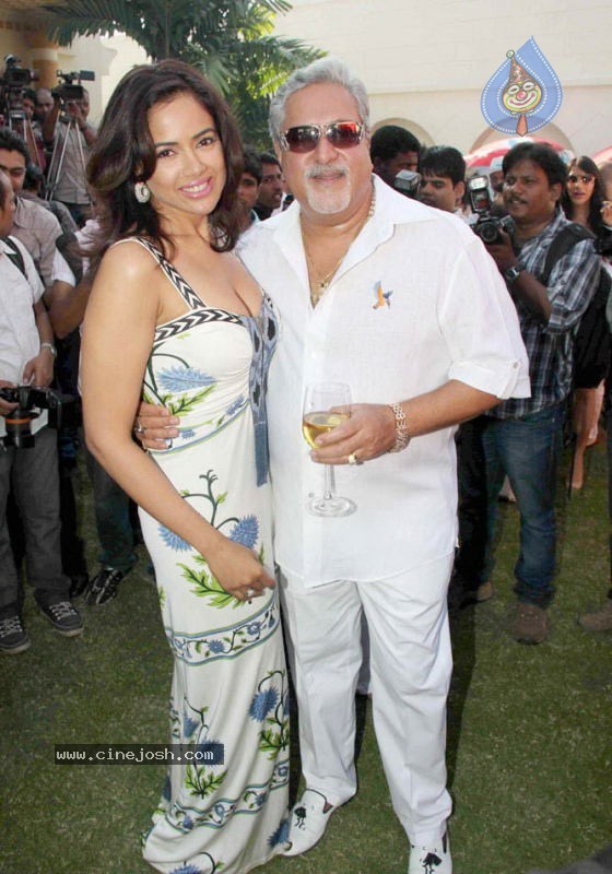 Bolly Celebs at Kingfisher Calendar 2011 Launch - 15 / 57 photos