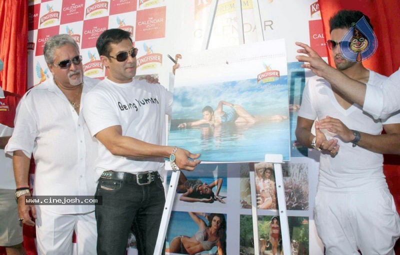Bolly Celebs at Kingfisher Calendar 2011 Launch - 20 / 57 photos