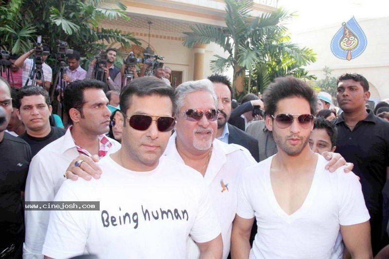 Bolly Celebs at Kingfisher Calendar 2011 Launch - 45 / 57 photos