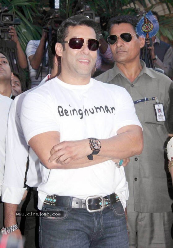 Bolly Celebs at Kingfisher Calendar 2011 Launch - 46 / 57 photos