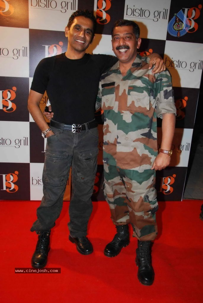 Bolly Celebs at Kiran Bawa Lohri Party - 21 / 64 photos