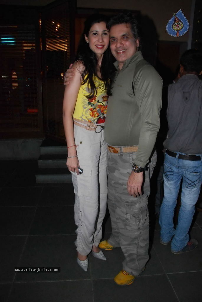 Bolly Celebs at Kiran Bawa Lohri Party - 24 / 64 photos