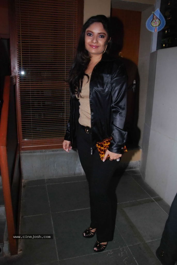 Bolly Celebs at Kiran Bawa Lohri Party - 60 / 64 photos