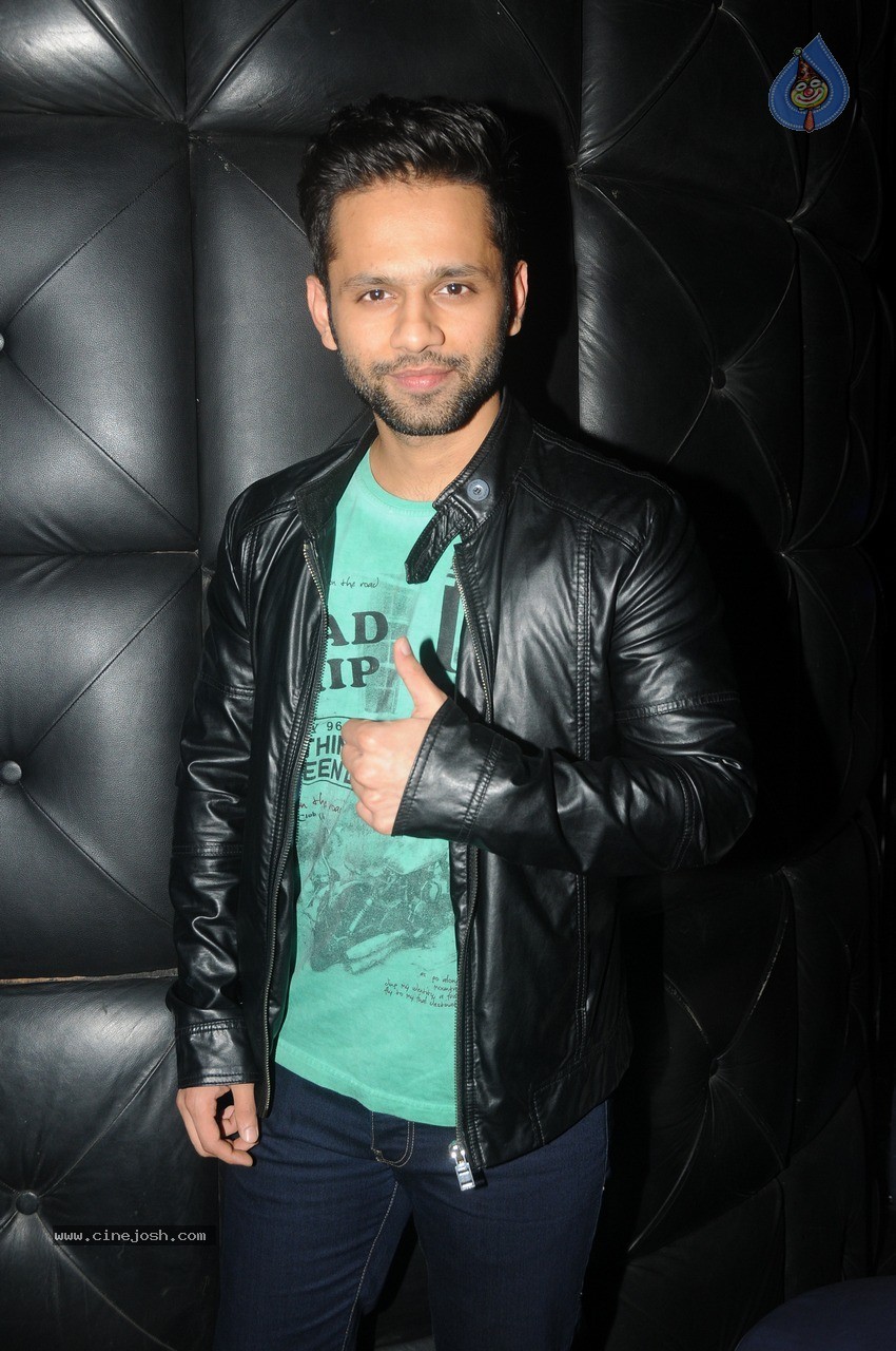 Bolly Celebs at KRK Bday Bash - 19 / 30 photos