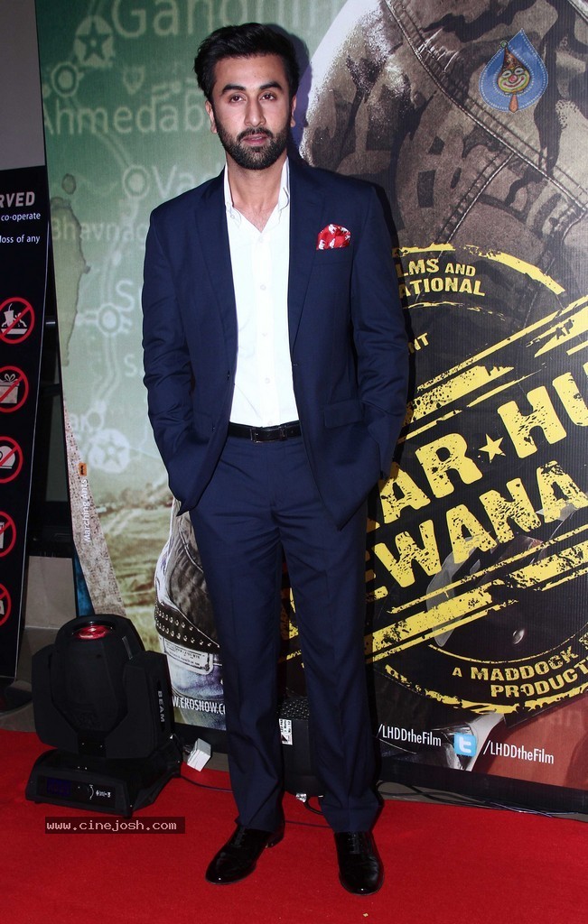 Top Bolly Celebs at Lekar Hum Deewana Dil Premiere - 40 / 50 photos