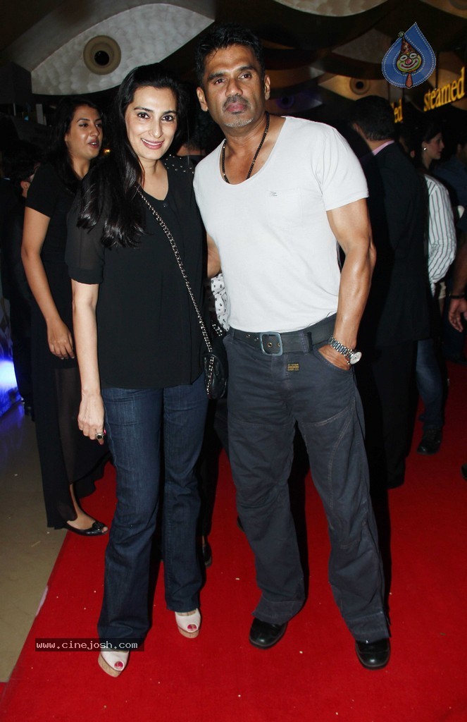 Top Bolly Celebs at Lekar Hum Deewana Dil Premiere - 43 / 50 photos