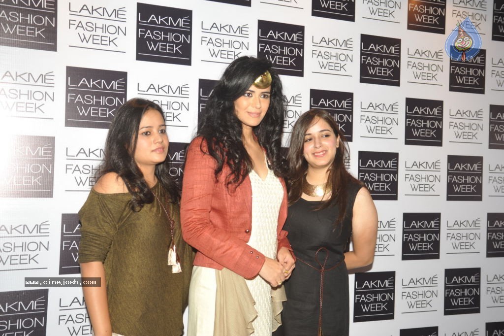 Bolly Celebs at LFW 2013 Winter Festive - 01 - 44 / 111 photos
