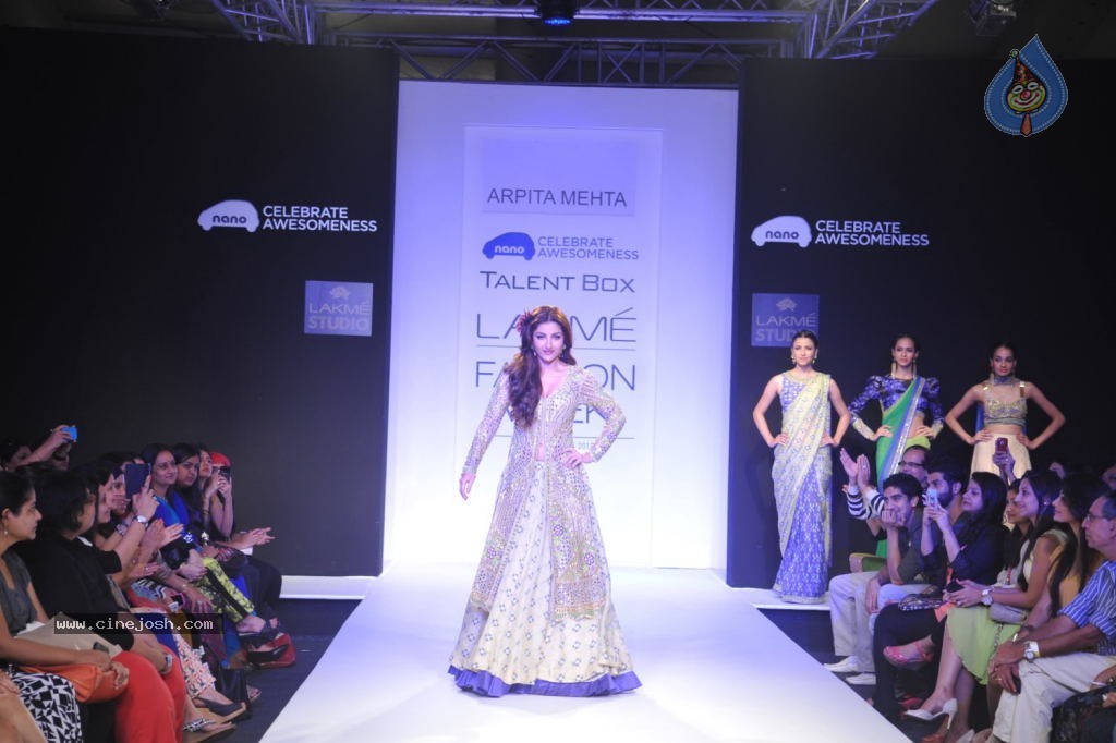 Bolly Celebs at LFW 2013 Winter Festive - 01 - 45 / 111 photos