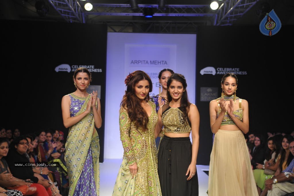 Bolly Celebs at LFW 2013 Winter Festive - 01 - 47 / 111 photos