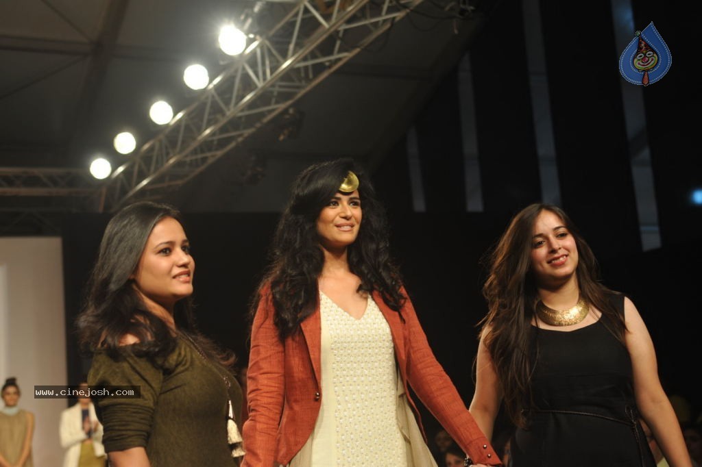 Bolly Celebs at LFW 2013 Winter Festive - 01 - 50 / 111 photos