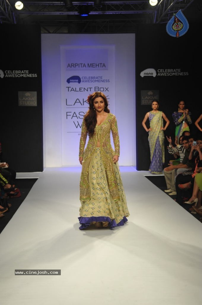 Bolly Celebs at LFW 2013 Winter Festive - 01 - 63 / 111 photos