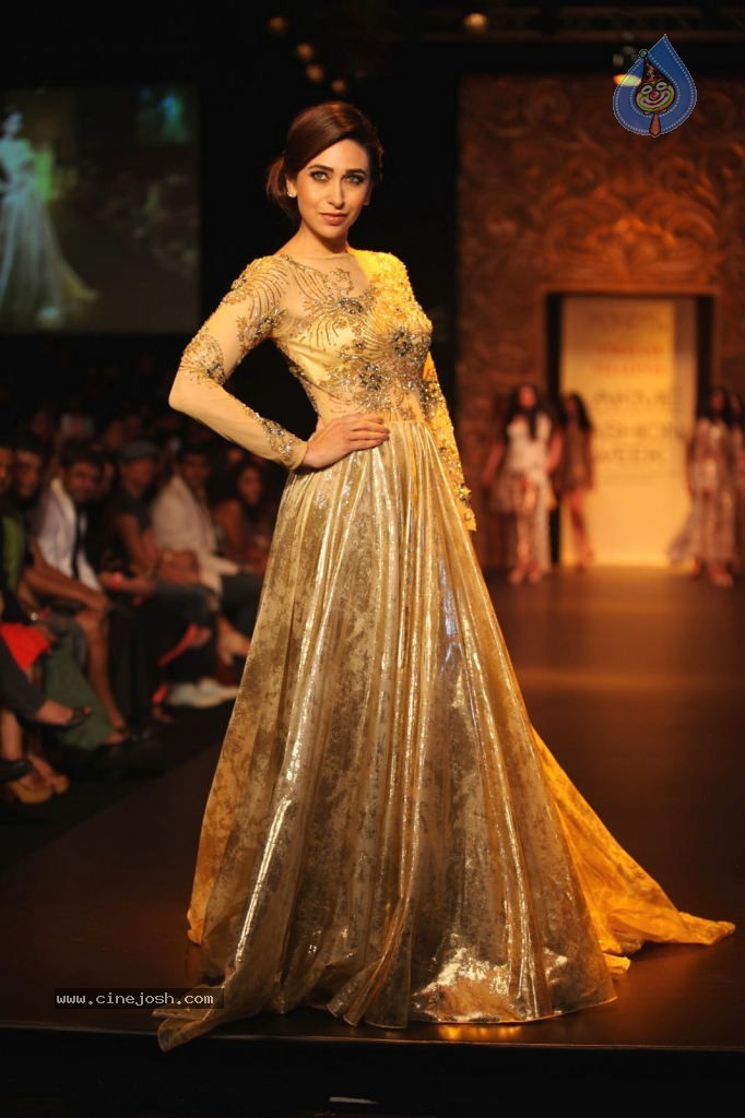 Bolly Celebs at LFW 2013 Winter Festive - 01 - 66 / 111 photos