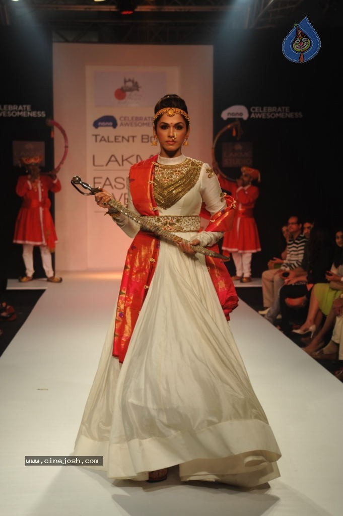 Bolly Celebs at LFW 2013 Winter Festive - 01 - 91 / 111 photos