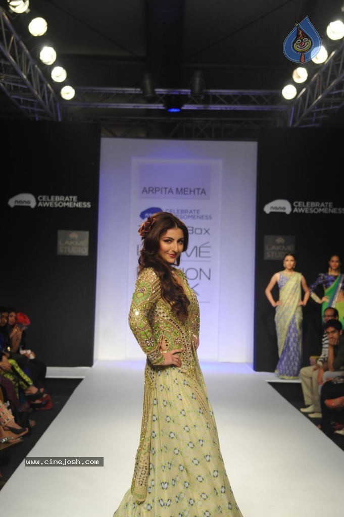 Bolly Celebs at LFW 2013 Winter Festive - 01 - 93 / 111 photos